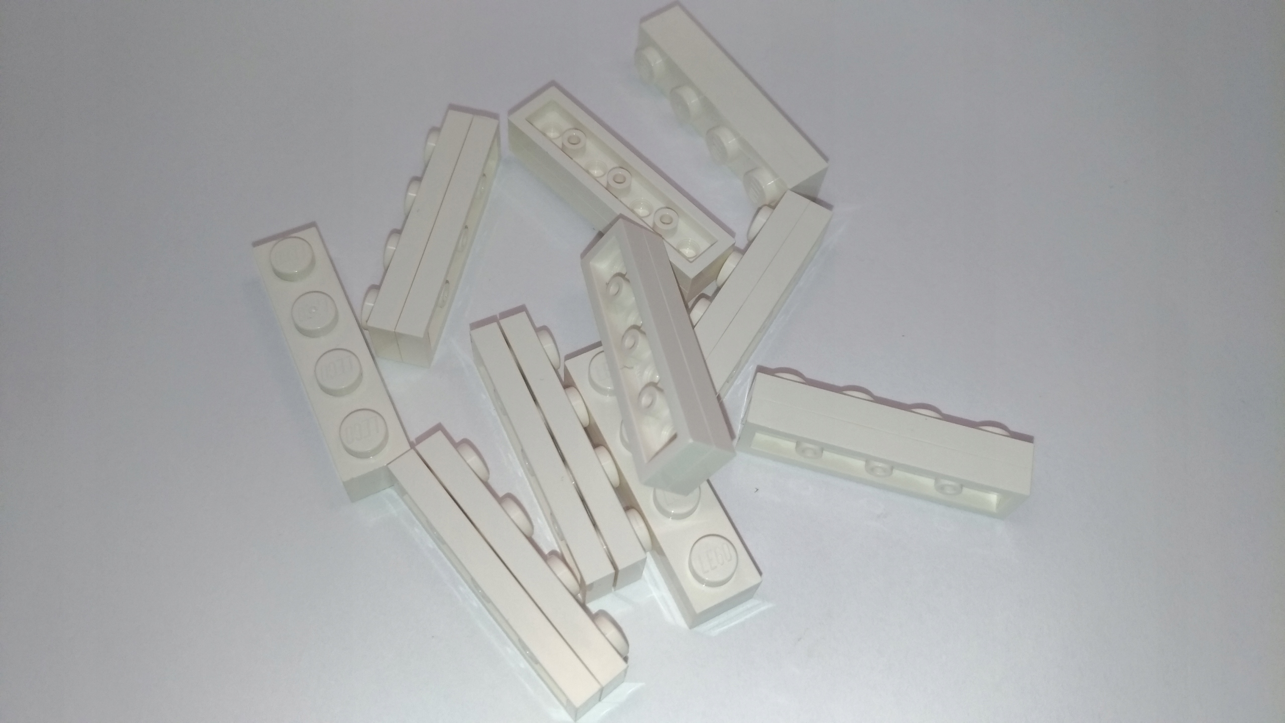 185k. LEGO 3710 biale 1x4 - 20 sztuk 1 52095afd3af21241ad53132bef4ba0d0