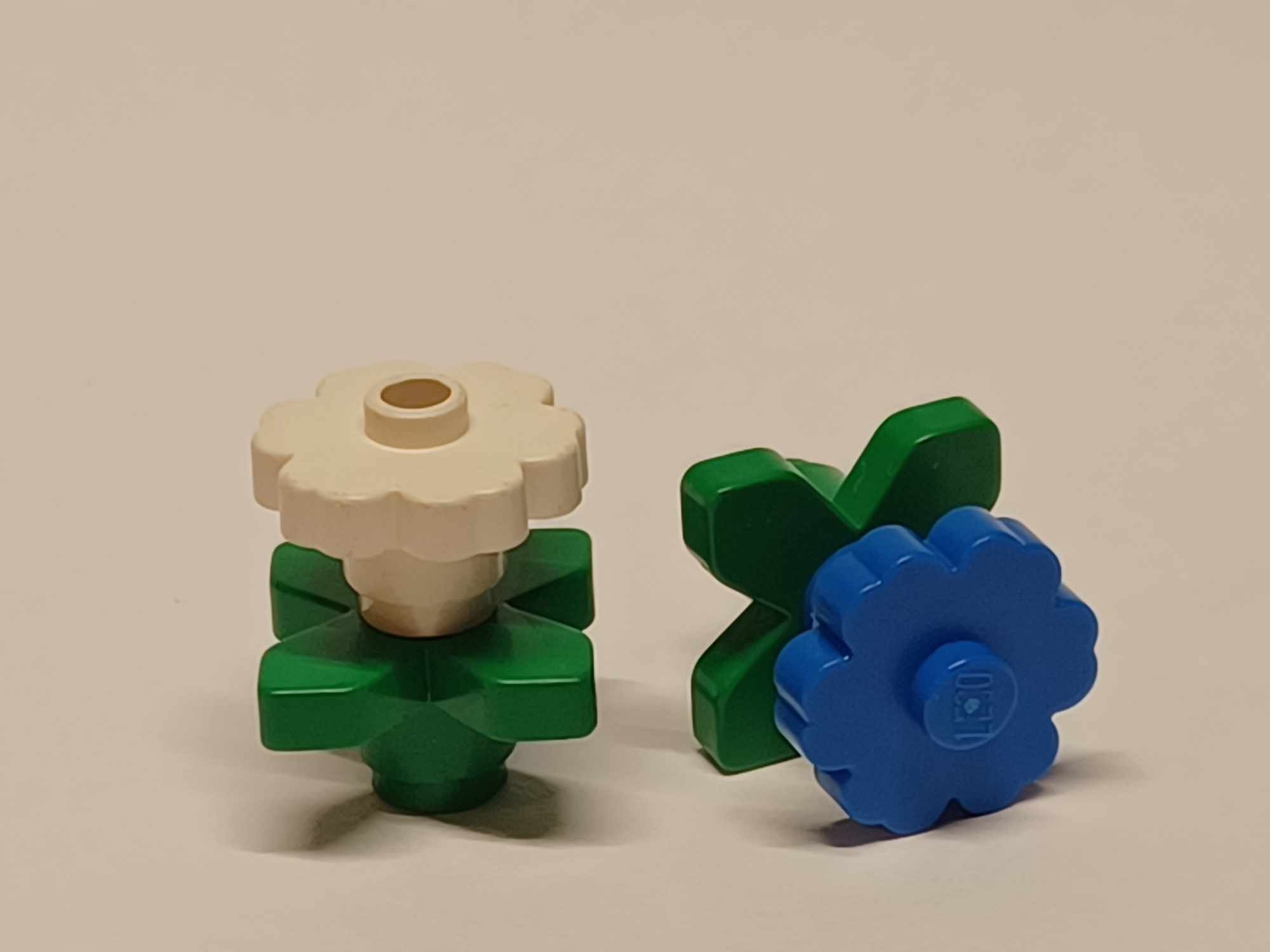 627D11. Lego kwiat roślina 4728 + liść 4727 - mix niebiesko ciemny i biały 2 66e413ee50994323aea107969b6e5699