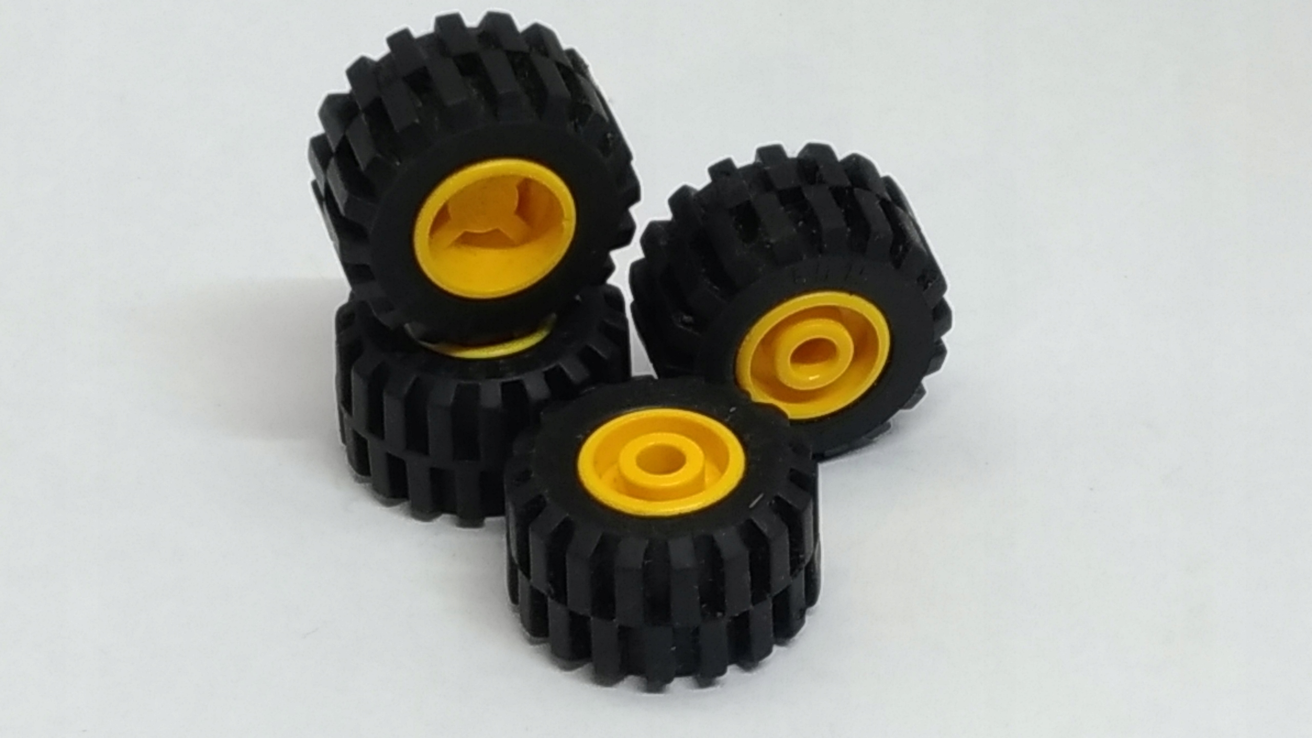 007m Lego city koło opona 6014 87697 żółta 4sztuki 2 326943aa959d7db17686e4159e654123