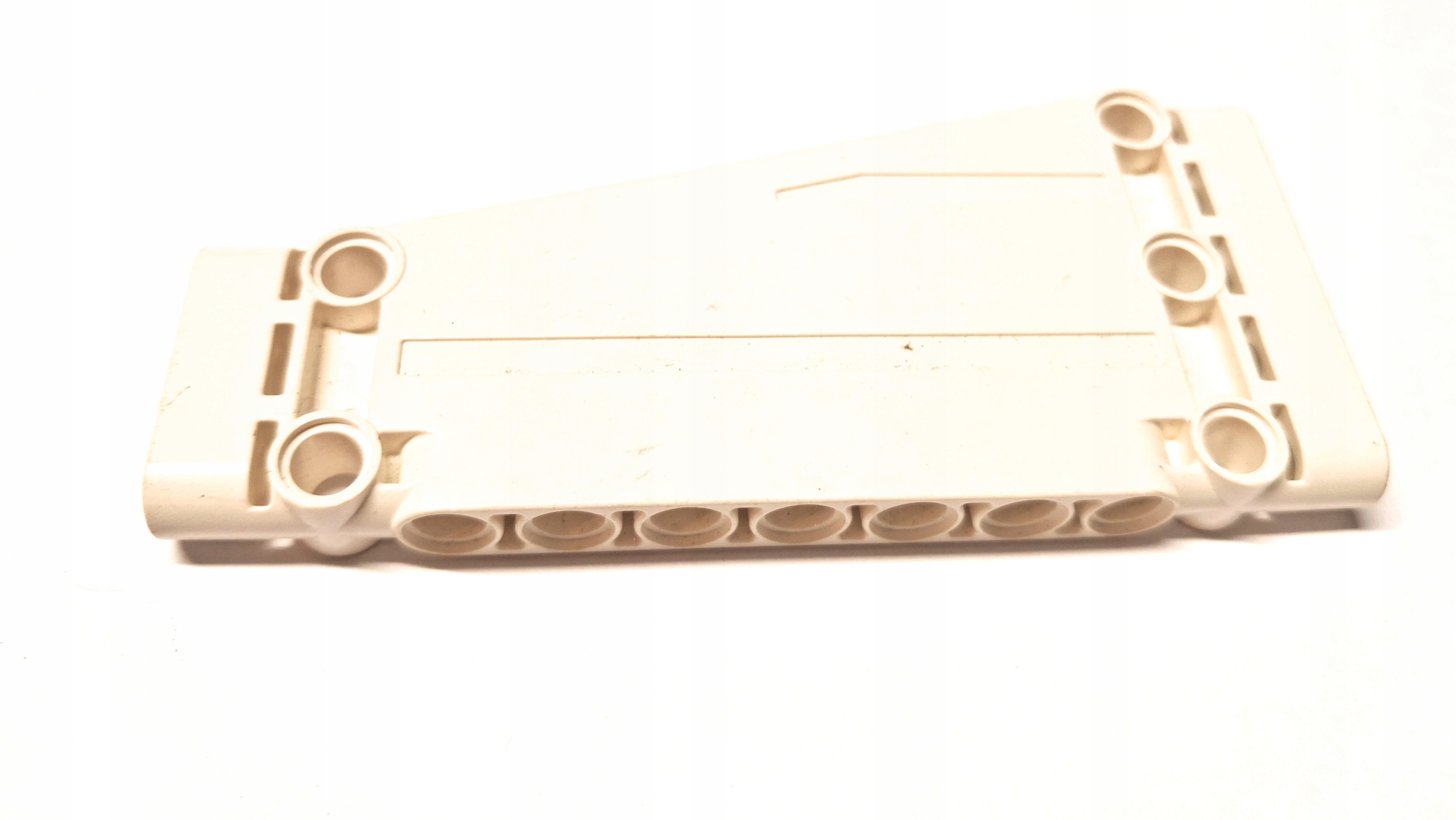 008B2. LEGO panel technic 18945 biały 1 3c6f6beb56e44db353eba4bba31e776f