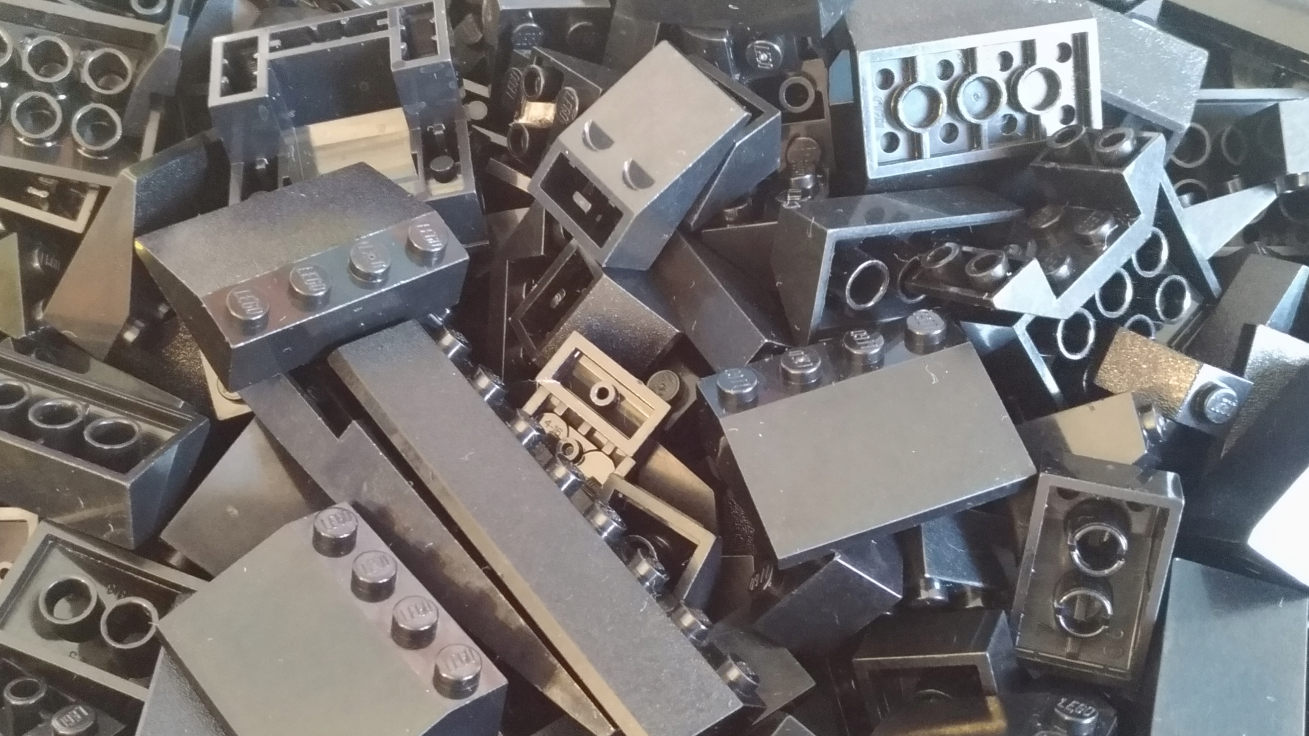 062. Lego czarne dachówki skosy 0,1 kg MIX 6 2c699fe9744e4aba9916a39a05ee45c1