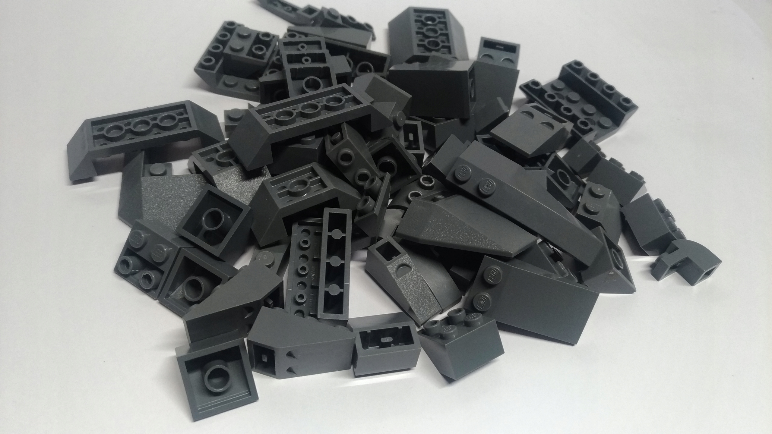 047 LEGO szare dachówki skosy dark gray Mix 0,1kg 2 26e622a00eb50d55242e2713bd15d437