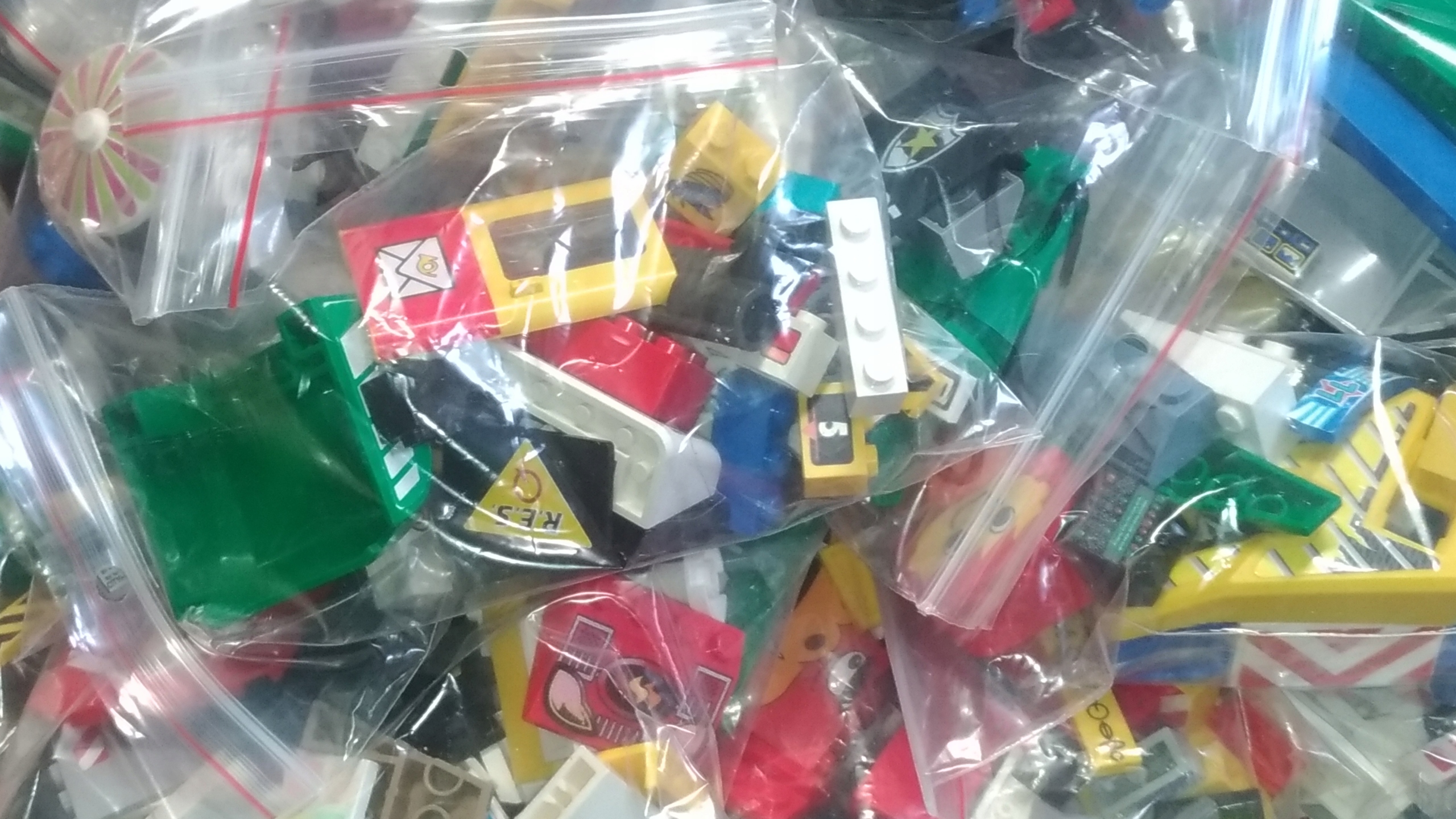 17. Lego Mix z nadrukiem naklejka 50g 40-45 sztuk 1 ae11c4c3895f5784e3464ee9fbbc3372